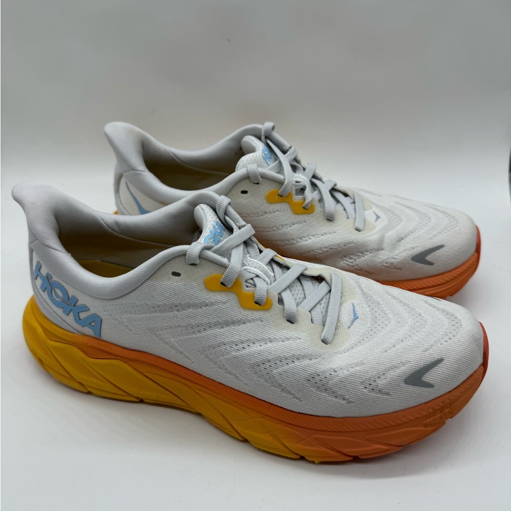 HOKA Women's Arahi 6 Running Shoes Sz 8. White, Orange, Blue